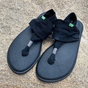 Sanuk yoga sandals
